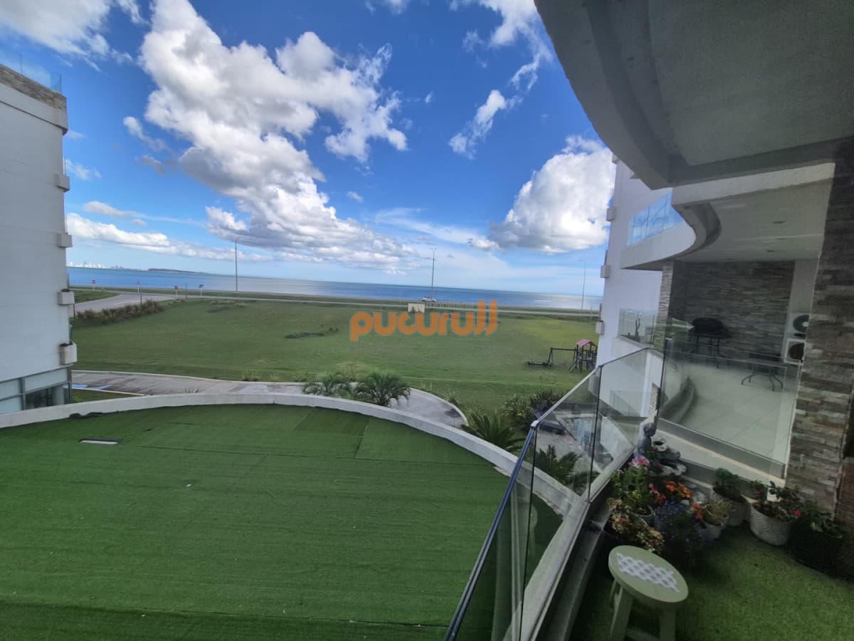 Apartamento en venta primera linea Playa Mansa Punta del Este 2 dormitorios