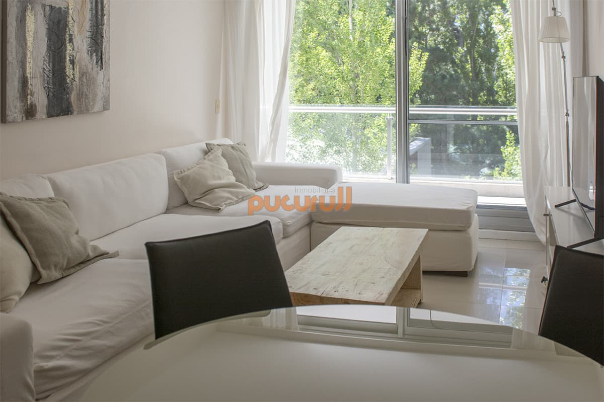 Apartamento en Venta de 2 dormitorios en Punta del Este Sobre Roosevelt