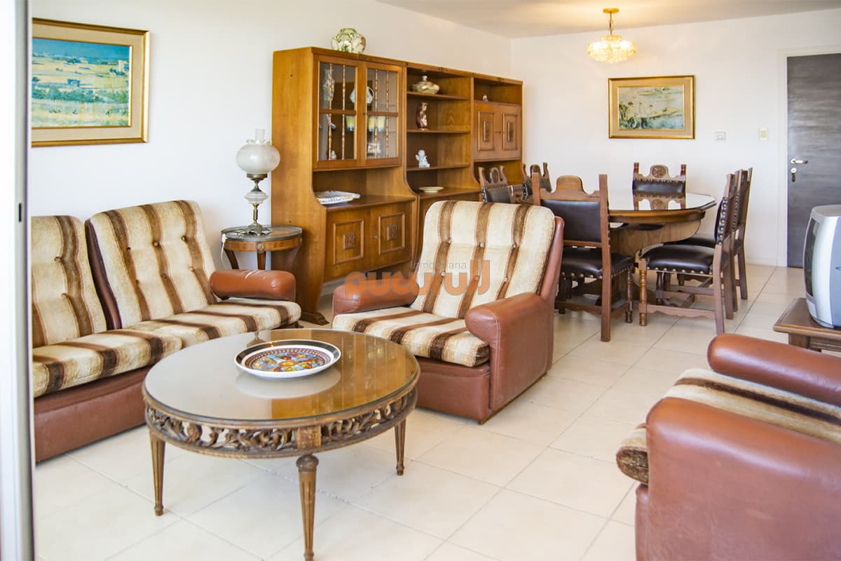 Vende apto de 2 dormitorios con vista al mar en Punta del este