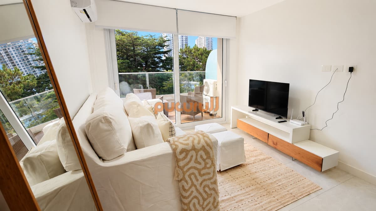 Apartamento de 1 dormitorio en venta, con vista a agradable entorno