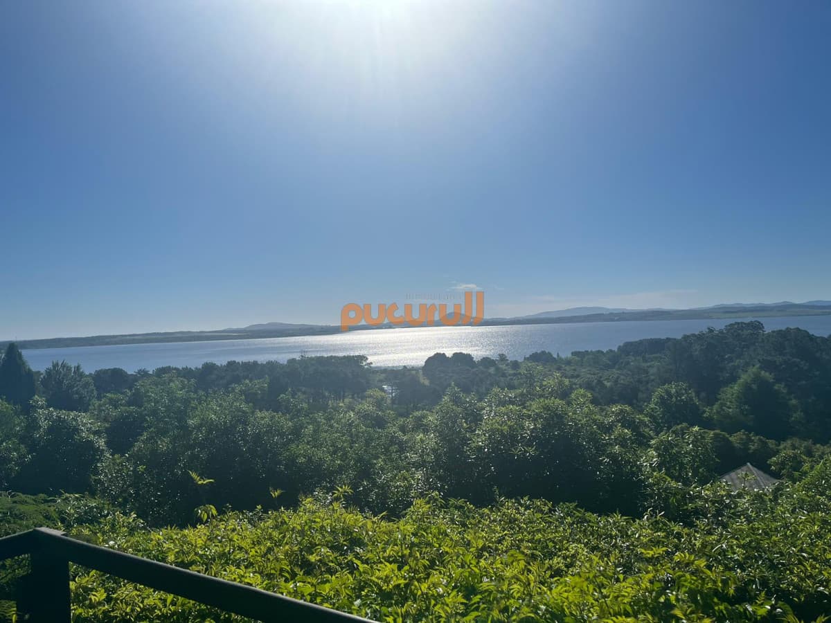 Vende casa de 4 dormitorios con vista a la laguna del sauce, Maldonado