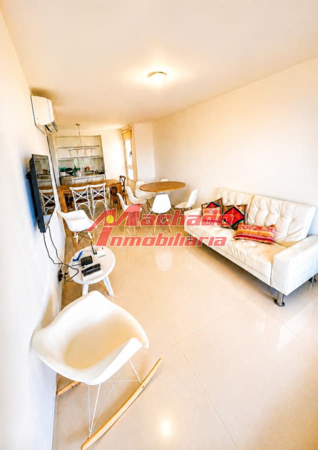 Apartamento de 2 dormitorios en venta en Punta del Este