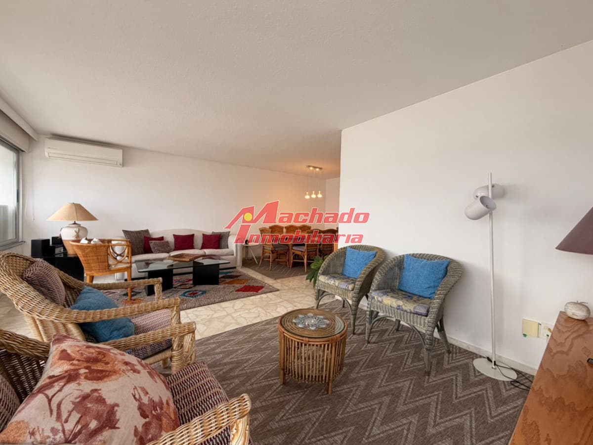 Apartamento en peninsula con vistas hacia la bahia Punta del este