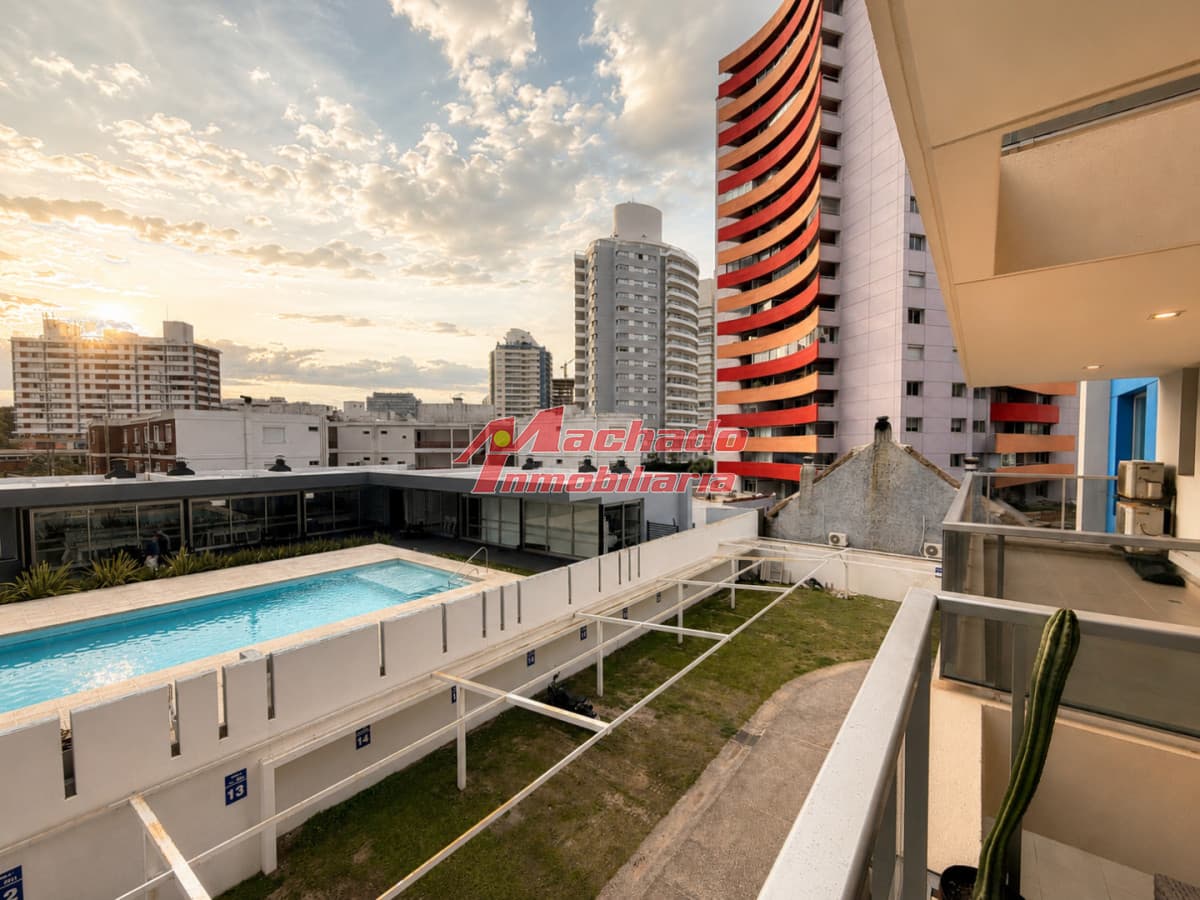 En venta apartamento con agradable vista de 2 dormitorios, en Brava Punta del Este