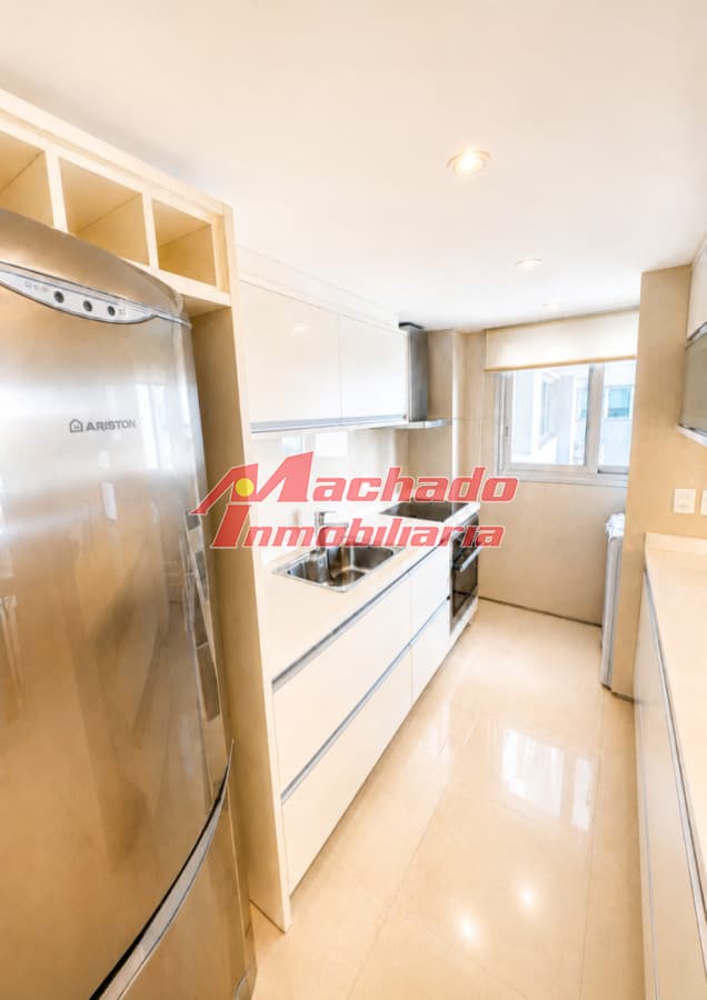Apartamento de 2 dormitorios en venta en Punta del Este