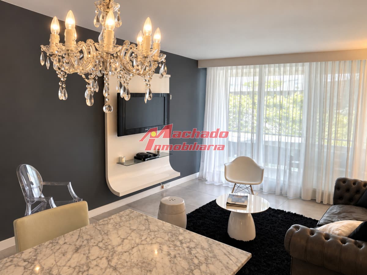 Apartamento de 1 Dormitorio y medio con Terraza Privada de 100 m² en Roosevelt - Punta del Este