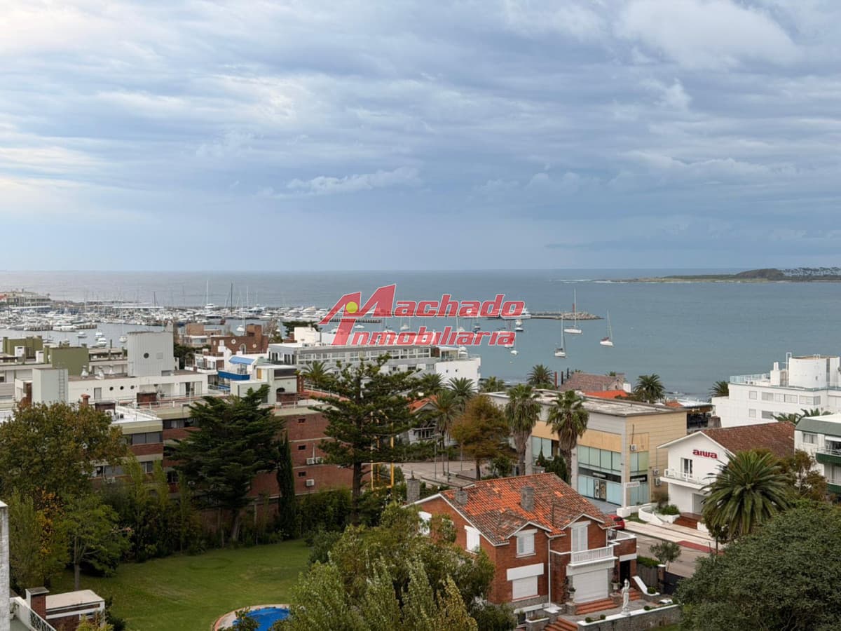 Apartamento en peninsula con vistas hacia la bahia Punta del este