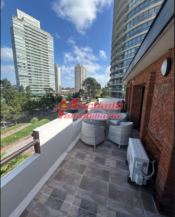 Vende apartamento de 3 dormitorios en Roosevelt, Punta del Este