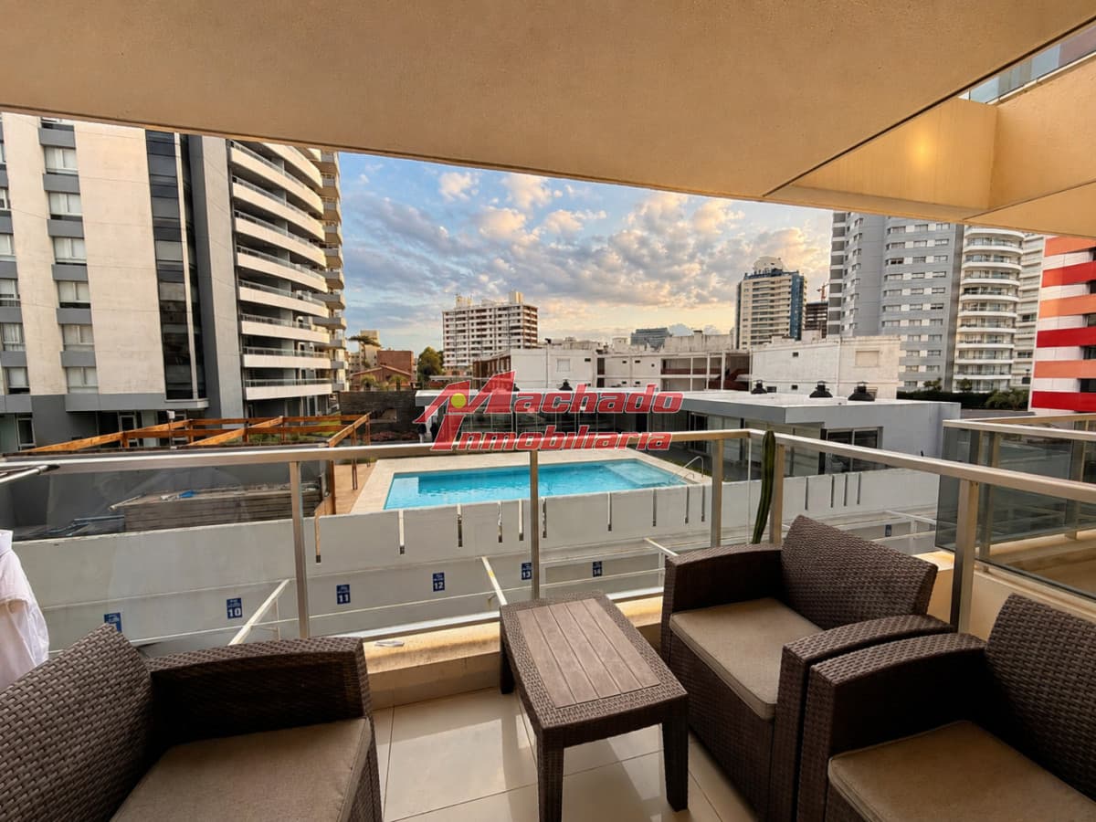 En venta apartamento con agradable vista de 2 dormitorios, en Brava Punta del Este
