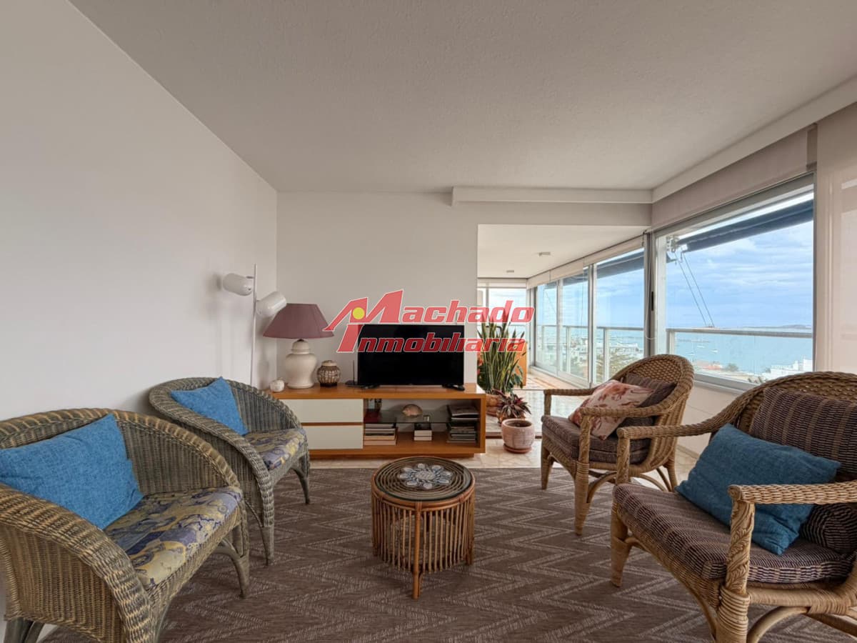 Apartamento en peninsula con vistas hacia la bahia Punta del este