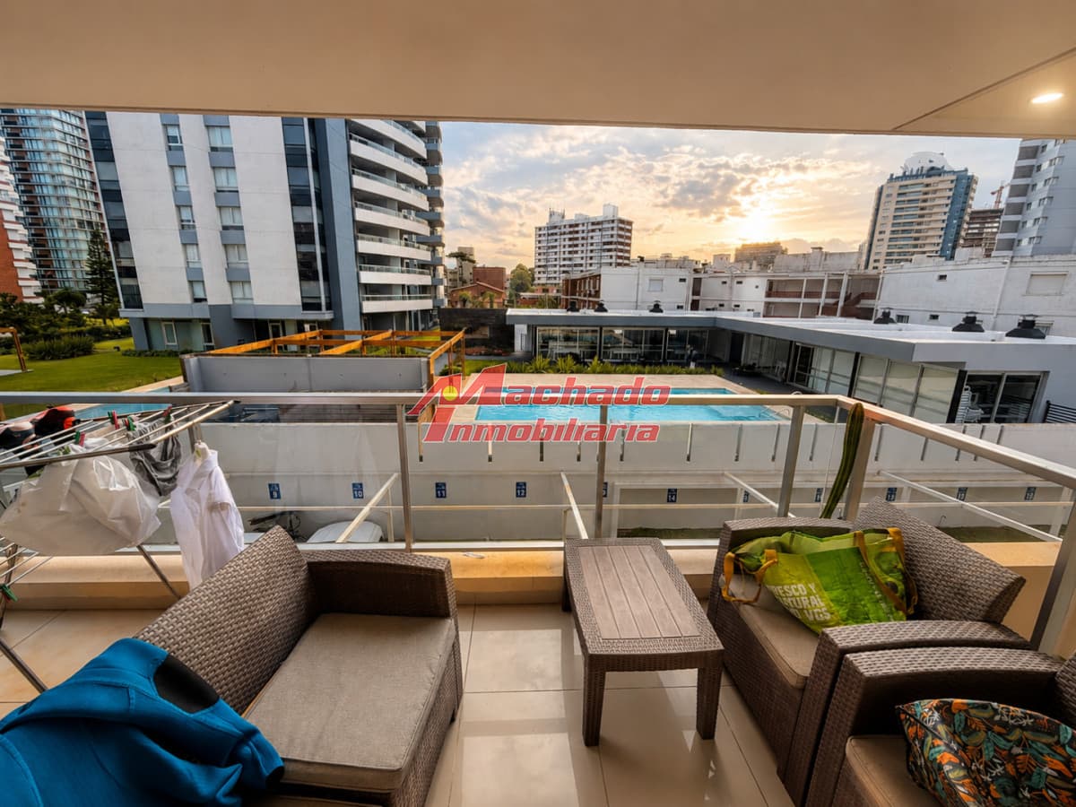 En venta apartamento con agradable vista de 2 dormitorios, en Brava Punta del Este