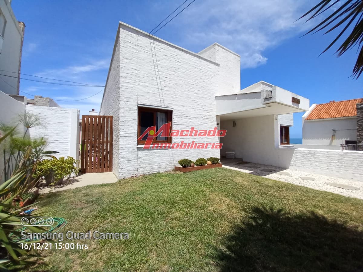 Vende casa en excelente estado, reciclada. De 6 dormitorios en Peninsula. Punta del Este
