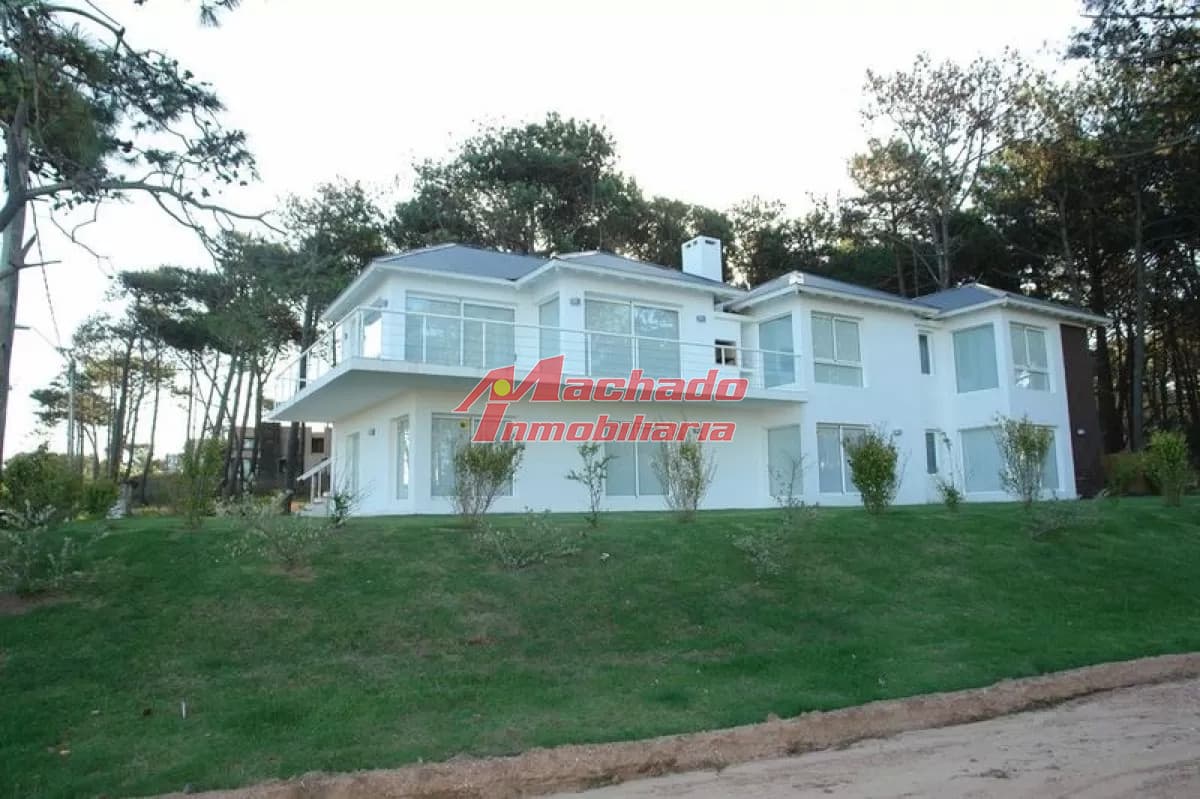 Casa de 6 dormitorios en venta proximo al mar, Montoya