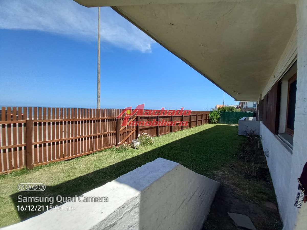 Vende casa en excelente estado, reciclada. De 6 dormitorios en Peninsula. Punta del Este