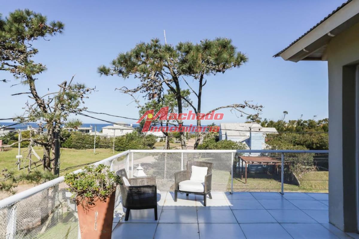 Casa de 6 dormitorios en venta proximo al mar, Montoya