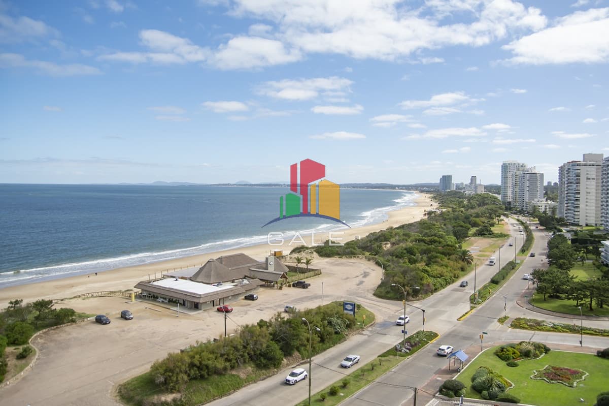 Gale Propiedades & Escribanía Apartamento ID.4470 - Beverly Tower Punta Del Este, Maldonado Uruguay, Apartamento de 3 dormitorios en venta en torre de Jerarquia.