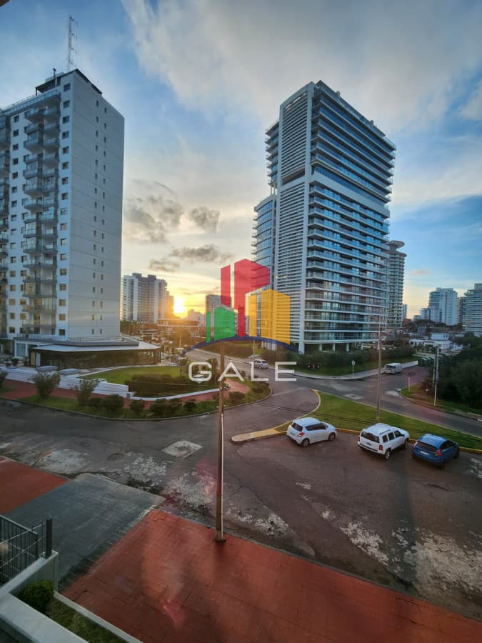 Gale Propiedades & Escribanía Apartamento ID.3808 - Departamento de 1 dormitorio en venta en complejo frente al mar , Playa Brava , Punta del este