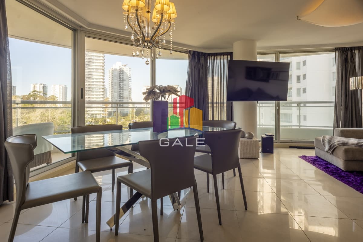 Gale Propiedades & Escribanía Apartamento ID.5124 - Vende apartamento con vista espectacular, de 3 dormitorios en Roosevelt, Punta del Este