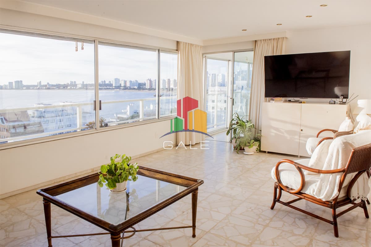 Gale Propiedades & Escribanía Apartamento ID.4375 - Vende departamento de 3 dormitorios con vista al Puerto, Punta del Este