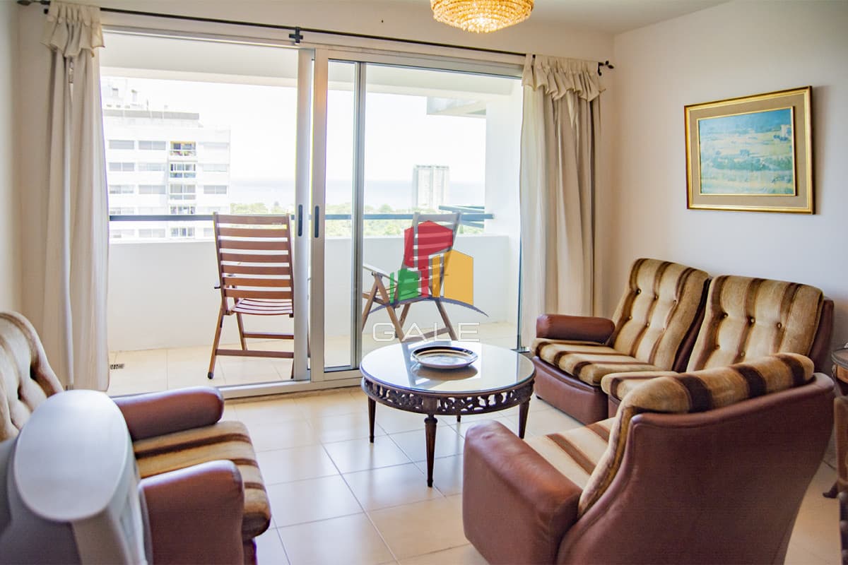 Gale Propiedades & Escribanía Apartamento ID.4994 - Vende apto de 2 dormitorios con vista al mar en Punta del este