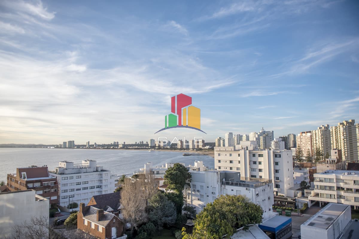Gale Propiedades & Escribanía Apartamento ID.4375 - Vende departamento de 3 dormitorios con vista al Puerto, Punta del Este