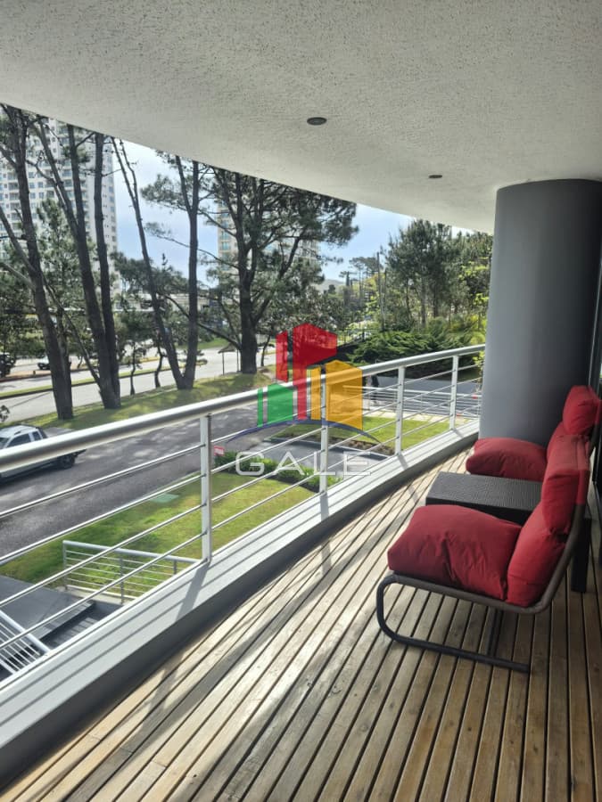 Gale Propiedades & Escribanía Apartamento ID.5300 - Apartamento en venta de 2 dormitorios en Punta del Este