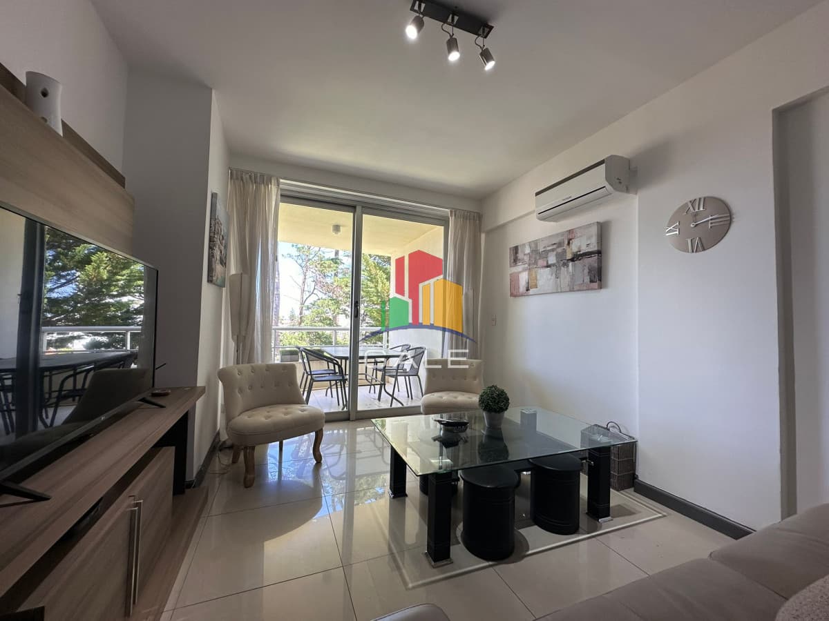 En alquiler apartamento de 2 dormitorios con Parrillero propio en Mansa, Punta del Este.  -