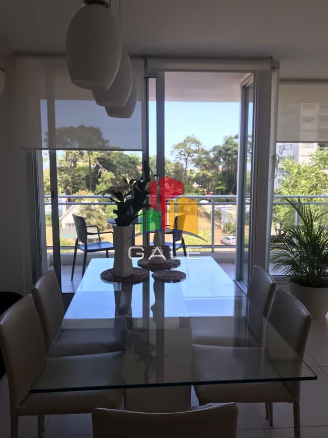 Gale Propiedades & Escribanía Apartamento ID.1933 - Vende apartamento de 2 dormitorios en Bellagio Tower, Punta del Este