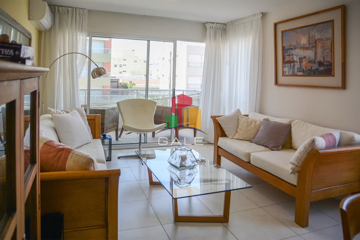 Gale Propiedades & Escribanía Apartamento ID.4281 - Departamento de 3 dormitorios con terraza  con parrillero en venta, Peninsula, Punta del Este