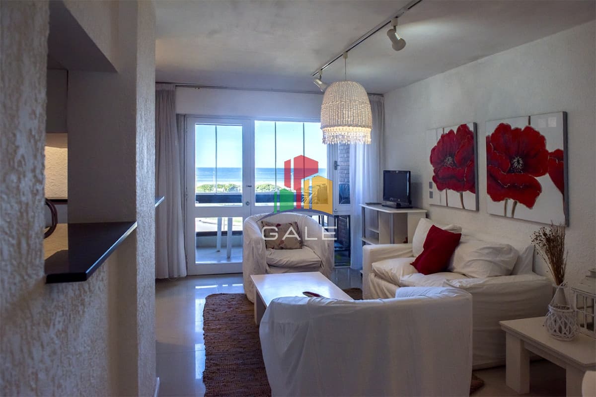 Gale Propiedades & Escribanía Apartamento ID.1579 - Cómodo y agradable apartamento en edificio Panorama VI, muy cerca de la playa Brava al final de la Av. Chiverta.