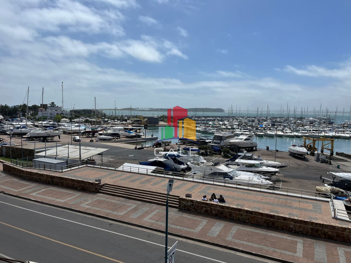 Gale Propiedades & Escribanía Apartamento ID.4461 - Departamento con vista unica frente al puerto,  4 dormitorios