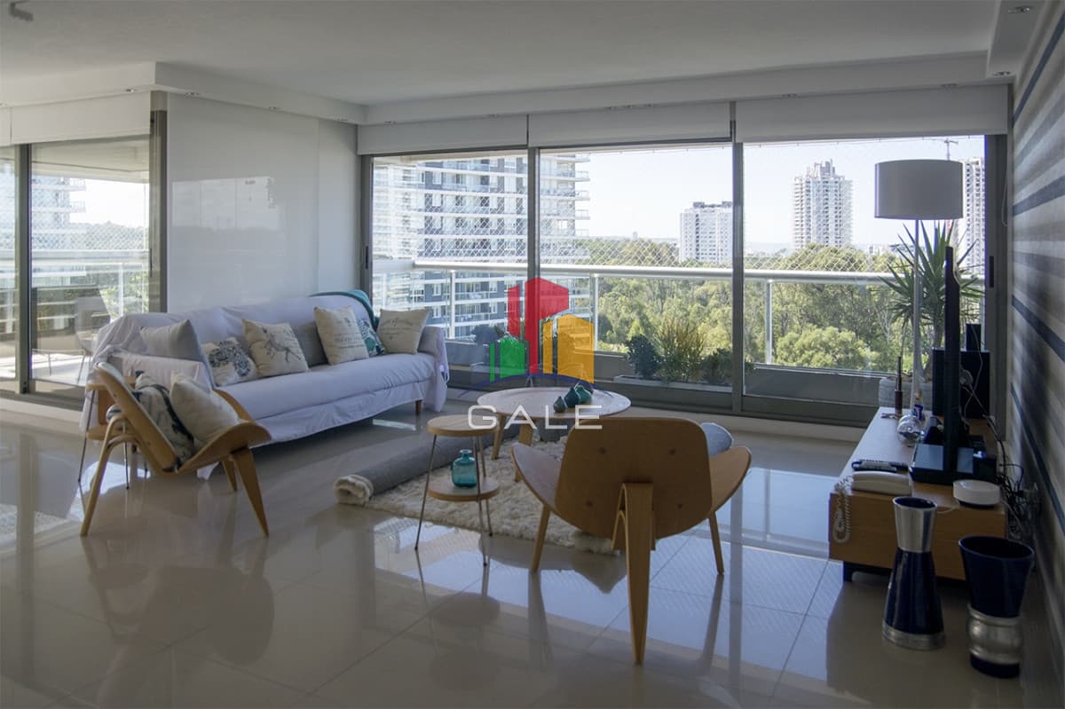 Gale Propiedades & Escribanía Apartamento ID.3115 - Vende gran apartamento en Brava - Punta del Este de 3 Dormitorios