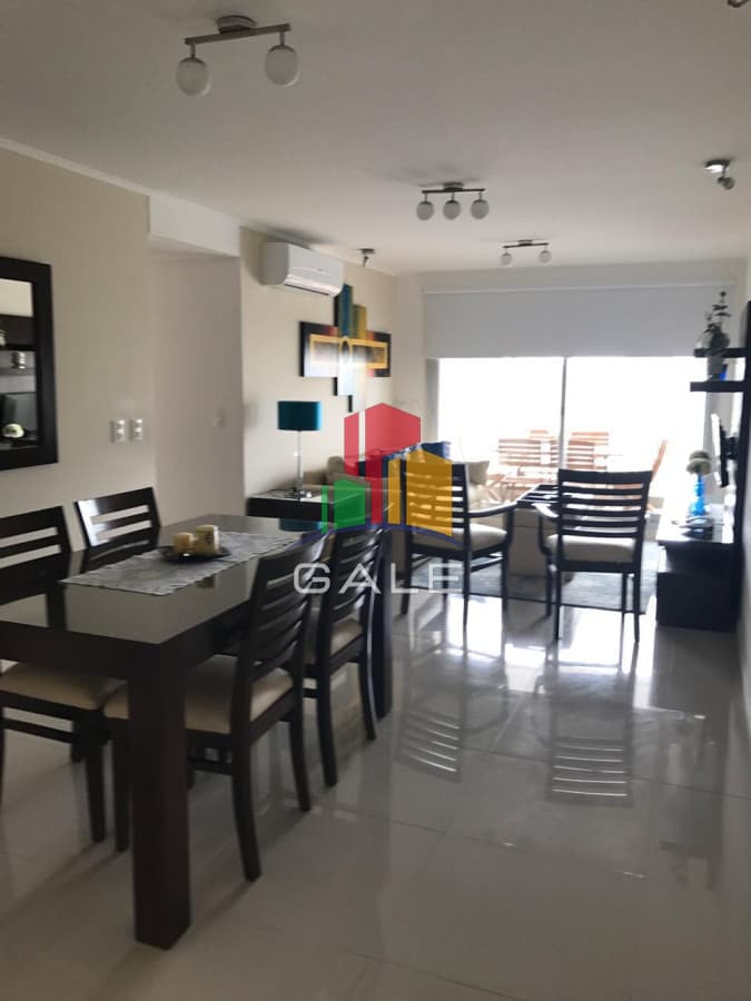 Gale Propiedades & Escribanía Apartamento ID.4990 - Vende apartamento de 2 dormitorios en Punta del Este, con hermosa vista.
