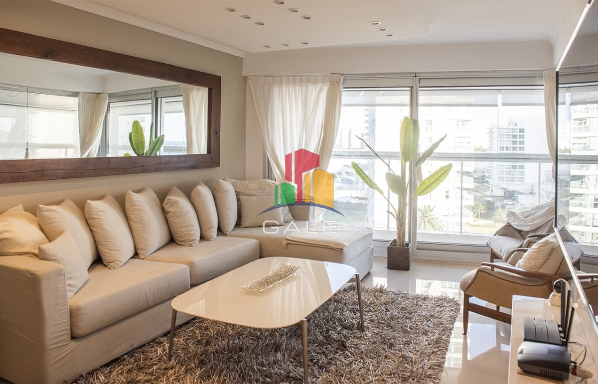 Gale Propiedades & Escribanía Apartamento ID.4376 - Vende apartamento de 2 dormitorios esquinero en Miami Boulevard Punta Del Este