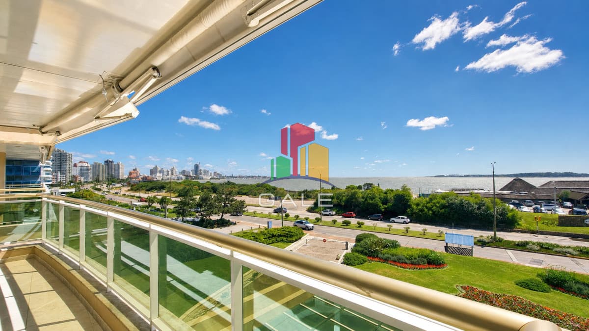 Gale Propiedades & Escribanía Apartamento ID.4469 - Departamento de 3 dormitorios en venta en Coral Tower en venta