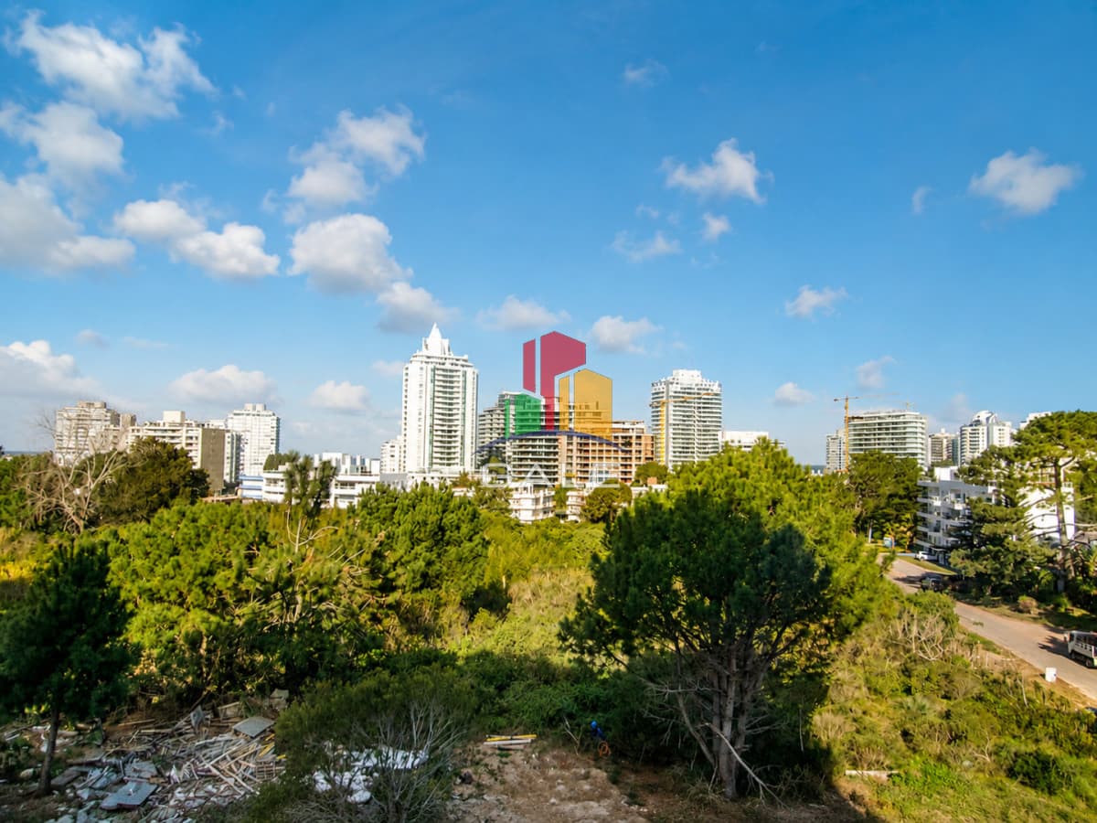 Gale Propiedades & Escribanía Apartamento ID.5164 - En venta apartamento de 3 dormitorios, en Brava Punta del Este.