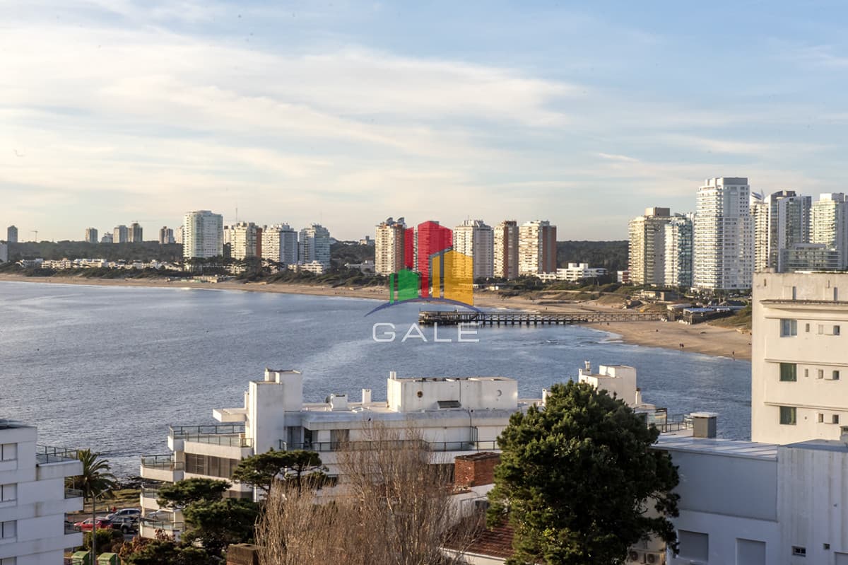 Gale Propiedades & Escribanía Apartamento ID.4375 - Vende departamento de 3 dormitorios con vista al Puerto, Punta del Este