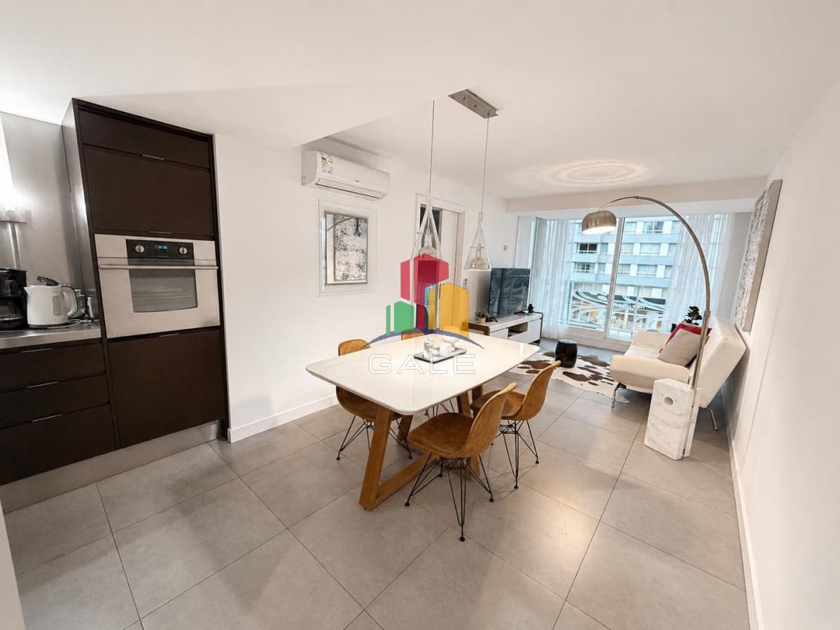 Gale Propiedades & Escribanía Apartamento ID.4938 - Apartamento en venta de 1 dormitorios a pasos del shopping en Punta del Este.