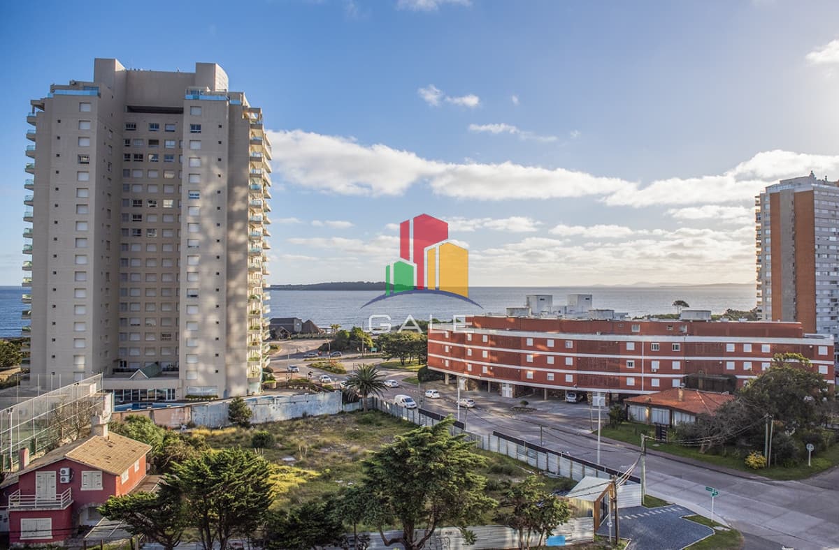 Gale Propiedades & Escribanía Apartamento ID.4376 - Vende apartamento de 2 dormitorios esquinero en Miami Boulevard Punta Del Este