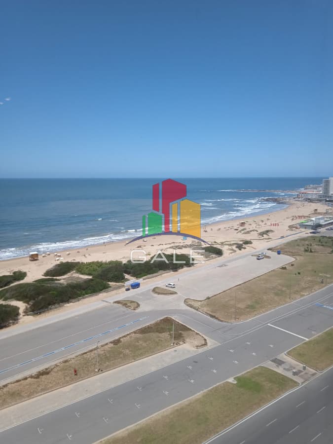 Gale Propiedades & Escribanía Apartamento ID.4173 - Vende apartamento de 1 dormitorio en Punta del Este, con vista al mar