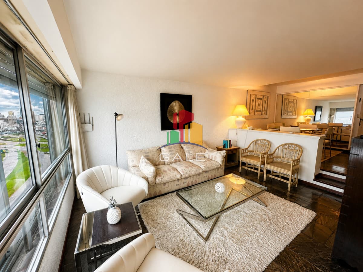 Gale Propiedades & Escribanía Apartamento ID.5172 - Vende encantador apartamento 1 dormitorio en playa brava frente al mar