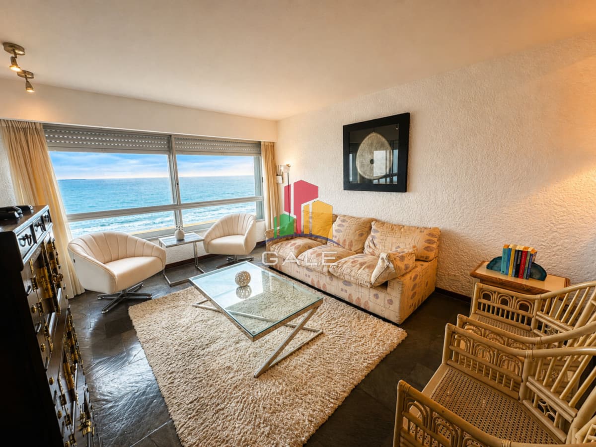 Gale Propiedades & Escribanía Apartamento ID.5172 - Vende encantador apartamento 1 dormitorio en playa brava frente al mar