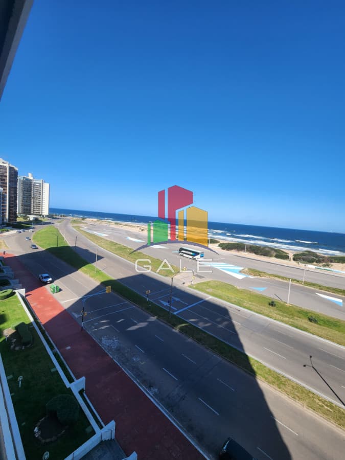 Gale Propiedades & Escribanía Apartamento ID.4173 - Vende apartamento de 1 dormitorio en Punta del Este, con vista al mar