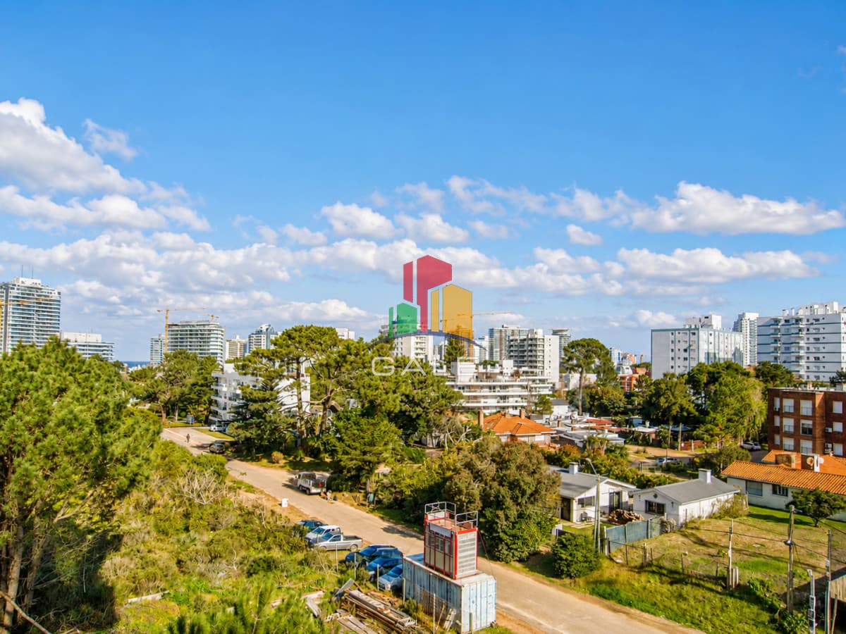 Gale Propiedades & Escribanía Apartamento ID.5164 - En venta apartamento de 3 dormitorios, en Brava Punta del Este.