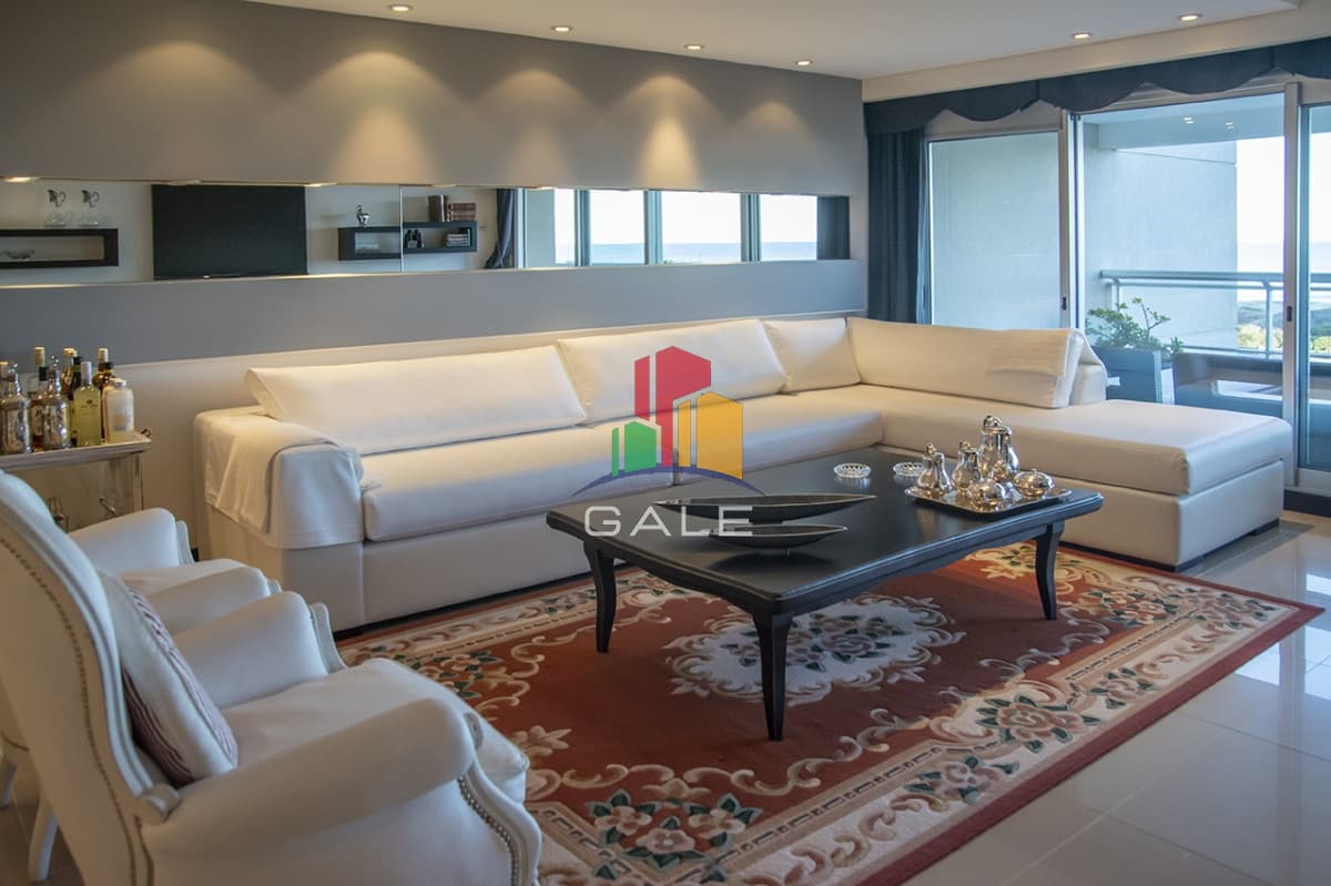 Gale Propiedades & Escribanía Apartamento ID.1922 - Departamento en venta frente al mar. Torre Lobos, Playa Brava, 3 dormitorios.
