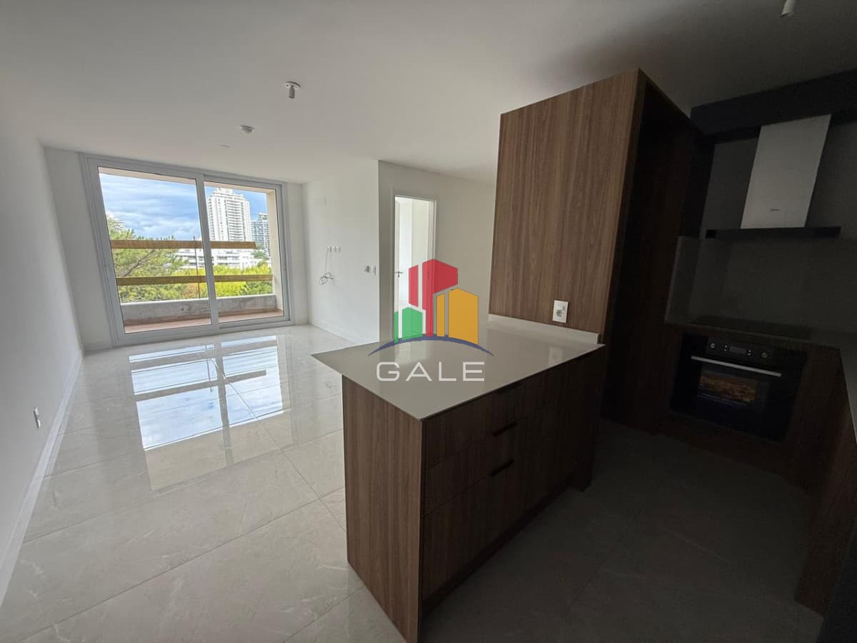 Gale Propiedades & Escribanía Apartamento ID.4823 - Vende apartamento de 1 dormitorio y medio en Punta del Este