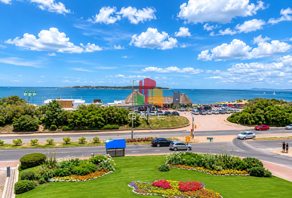 Gale Propiedades & Escribanía Apartamento ID.4469 - Departamento de 3 dormitorios en venta en Coral Tower en venta