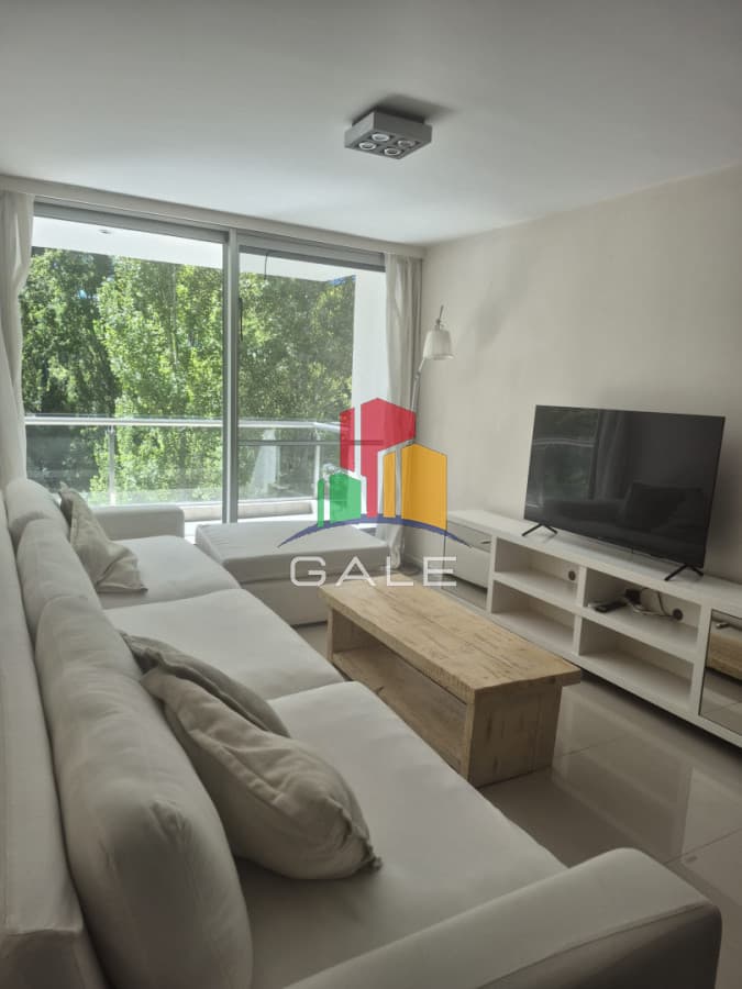 Gale Propiedades & Escribanía Apartamento ID.4700 - Apartamento en Venta de 2 dormitorios en Punta del Este Sobre Roosevelt