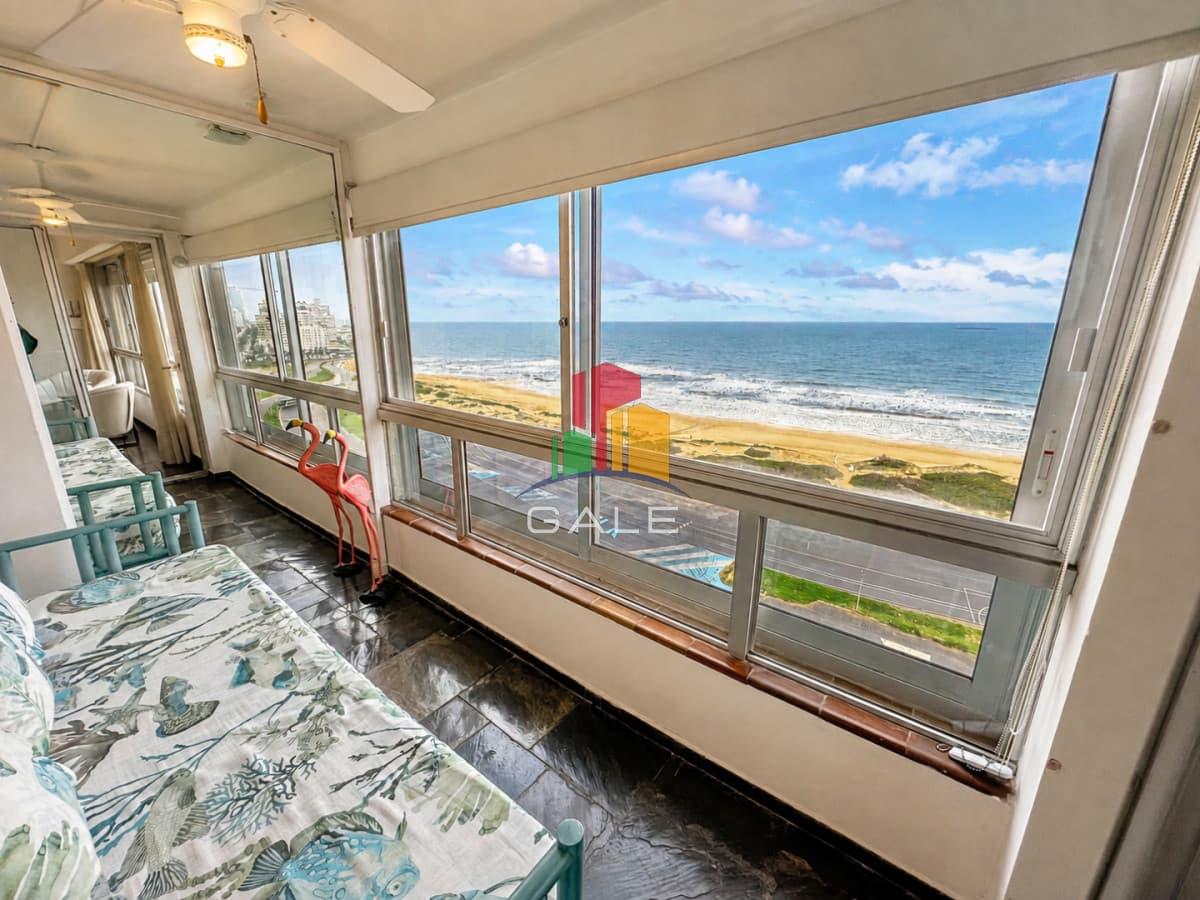 Gale Propiedades & Escribanía Apartamento ID.5172 - Vende encantador apartamento 1 dormitorio en playa brava frente al mar