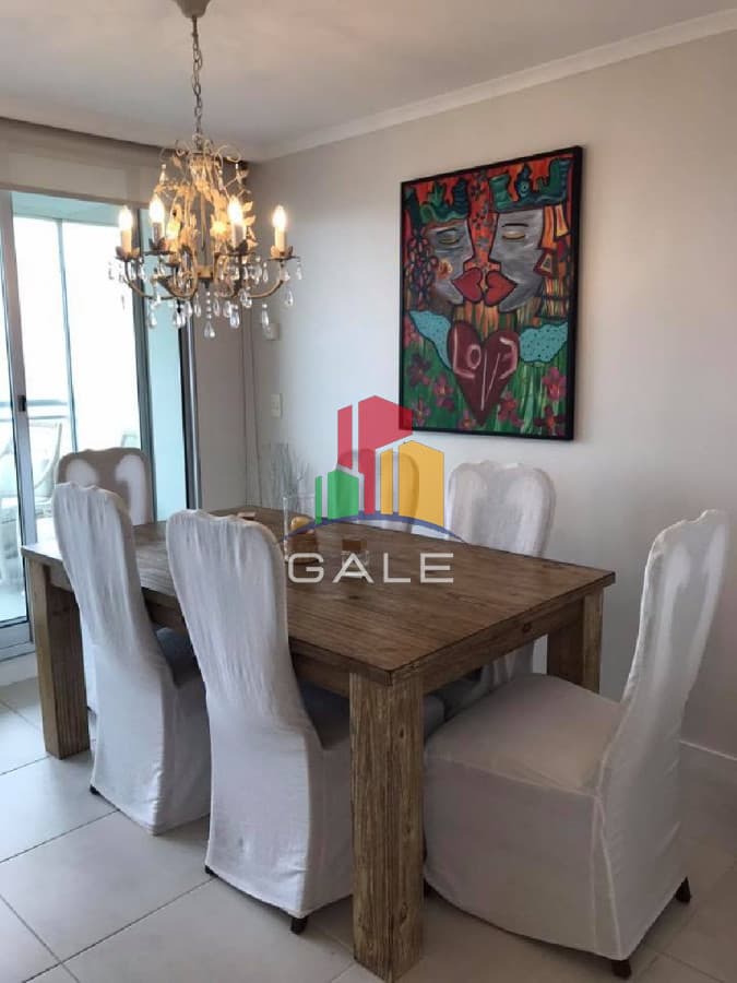 Gale Propiedades & Escribanía Apartamento ID.4997 - Vende apartamento de 2 dormitorios en Punta del Este con vista al mar